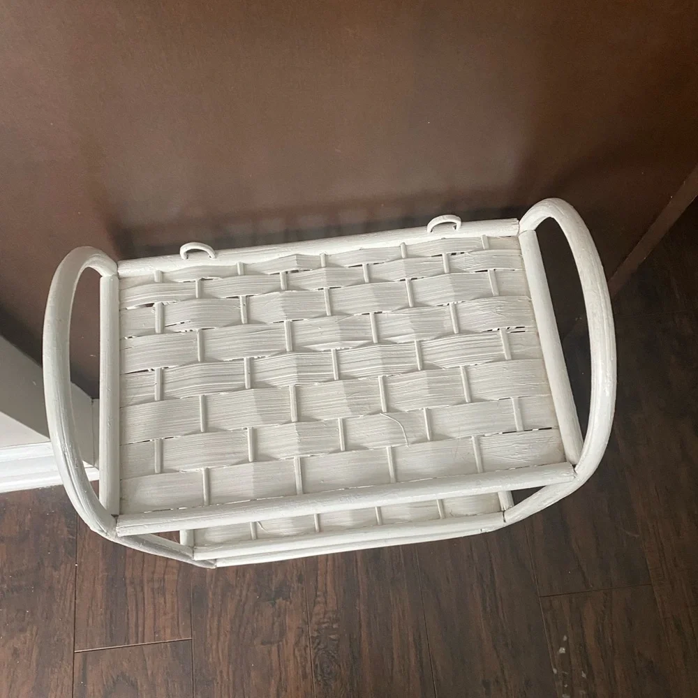 Vintage White Wicker shelf with towel rack - Picture 2 of 6